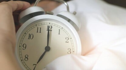 «Alimentazione, stile di vita, schermi: ecco perché non dormiamo abbastanza»