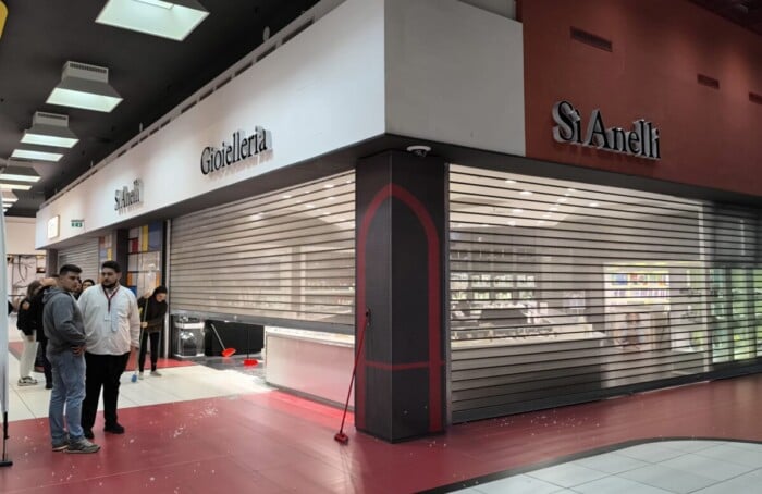 rapina esp centro commerciale