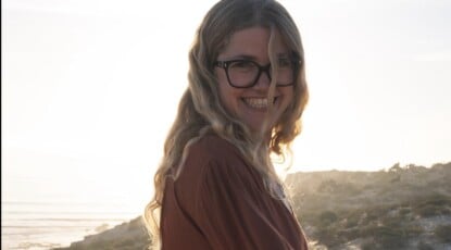 La violenza subita dal professore finisce nel suo libro autobiografico 