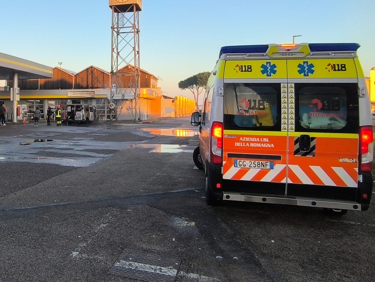 Incendio distributore eni