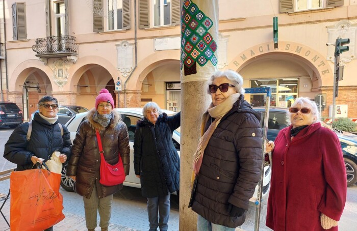 Volontarie Con Albero Uncinetto 1