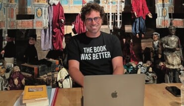 Matteo Cavezzali alla scuola di scrittura Invél, ospitata nella Casa delle Marionette, in centro a Ravenna 