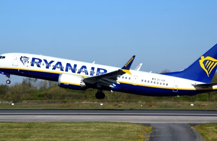 Ryanair 737 MAX 8200 Departing MAN