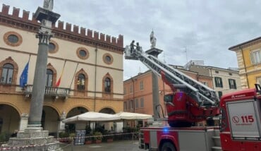 Fusignani Vigili Del Fuoco Piazza Terremoto 