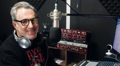 Dal successo con il Grande Fratello fino alle Iene, oggi Filippo Nardi consegna pizze a Pinarella 