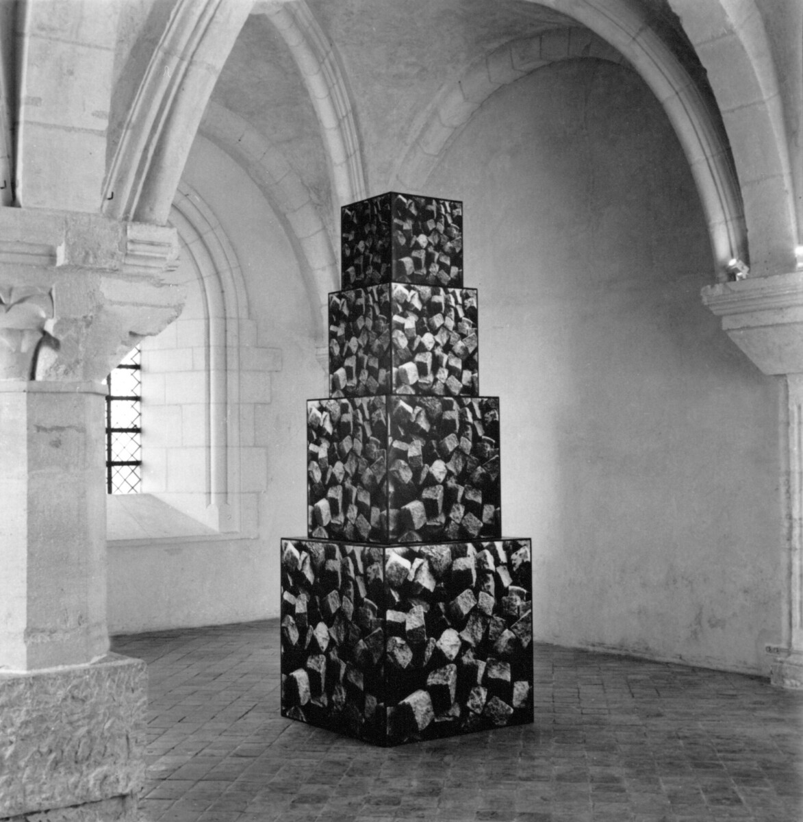 Foto, Legno, Ferro, Paglia, Plexiglas 56 X 36 X 15 Cm286 X 100 X100 Cm