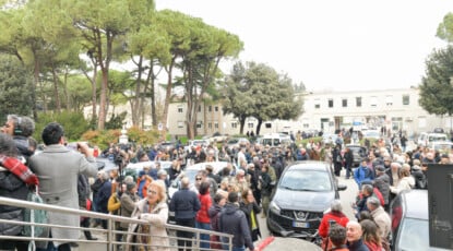 Medici indagati, la collega del flashmob: «Il medico non ha compiti sulla colpevolezza» 