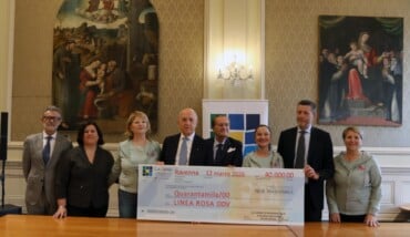 12 03 2026 Ravenna La Cassa Di Ravenna Spa Consegna Assegno All'associazione Linea Rosa , Presidente Patuelli , Direttore Generale Cassa Sbrizzi , Vice Direttore Generale Spadoni , Responsabile Area Commerciale Cassa Ramilli , Presidente Linea Rosa Aless 