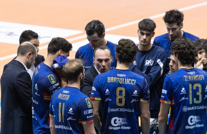 Coach Valentini Con La Squadra