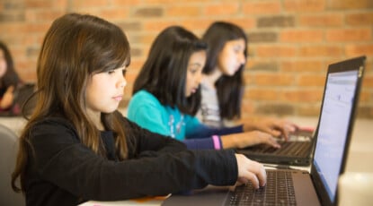 «I figli non restano eterni bambini, la sessualità va affrontata da subito» 