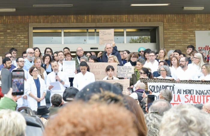 Flash Mob Medici Indagati