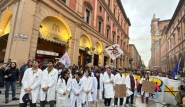 Manifestazione Medici Bologna 