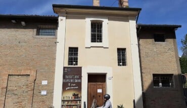 Esterno Biblioteca Taroni 