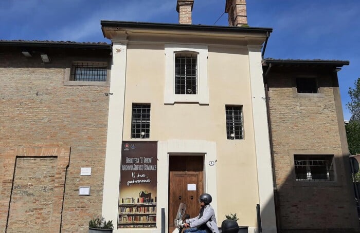 Esterno Biblioteca Taroni