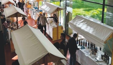 Vista Dall'alto Banchetti Espostori