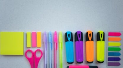 Caro scuola, le famiglie tagliano il superfluo: «Si compra solo ciò che serve»