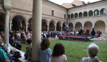 13–09 2023 Ravenna Chosti Dante E Cassa , Inaugurzione Festival Prospettiva Dante , Fondazione Cassa Di Risparmio Di Ravenna , Giancarlo Giannini, Domenico De Martino , Cipoletta , Prsidente Accademia Della Crusca , Alfieri , Ferrini , Sindaco , Tomba 