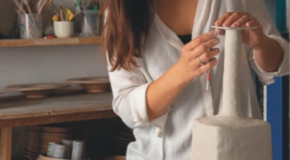 Faenza, dove la ceramica è ancora un mestiere