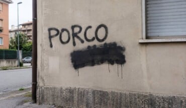 Graffiti Urbano Su Muro In Cemento