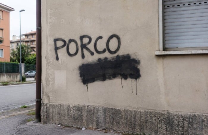 Graffiti Urbano Su Muro In Cemento