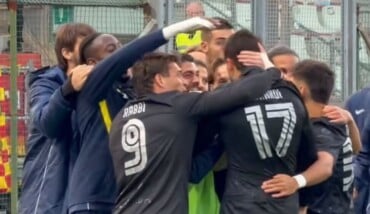 Festa al gol di Lonardi 