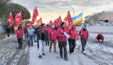 Cgil Porto Bandiere 