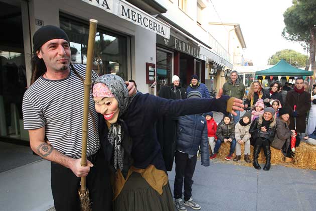 La Befana a Punta Marina (foto Zani)